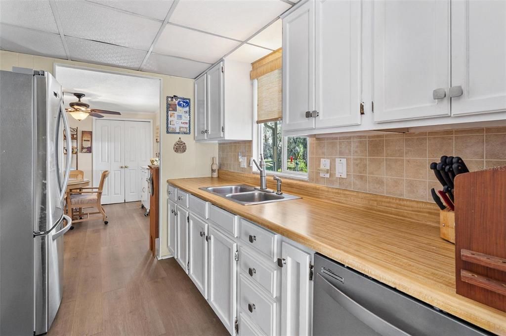 Activo con contrato: $369,000 (2 camas, 2 baños, 1392 Pies cuadrados)