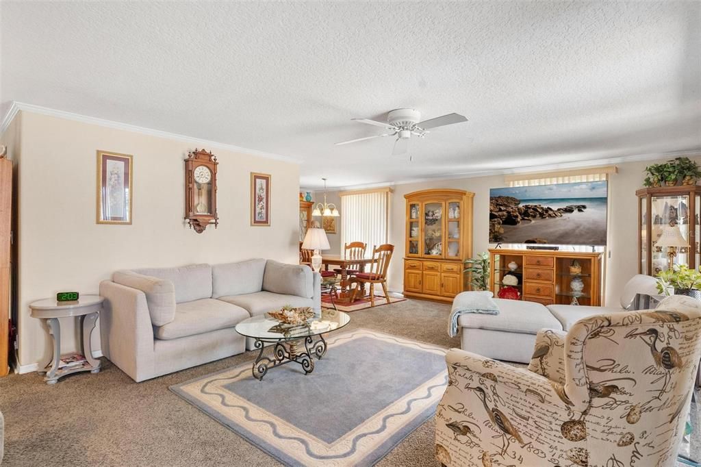 Activo con contrato: $369,000 (2 camas, 2 baños, 1392 Pies cuadrados)