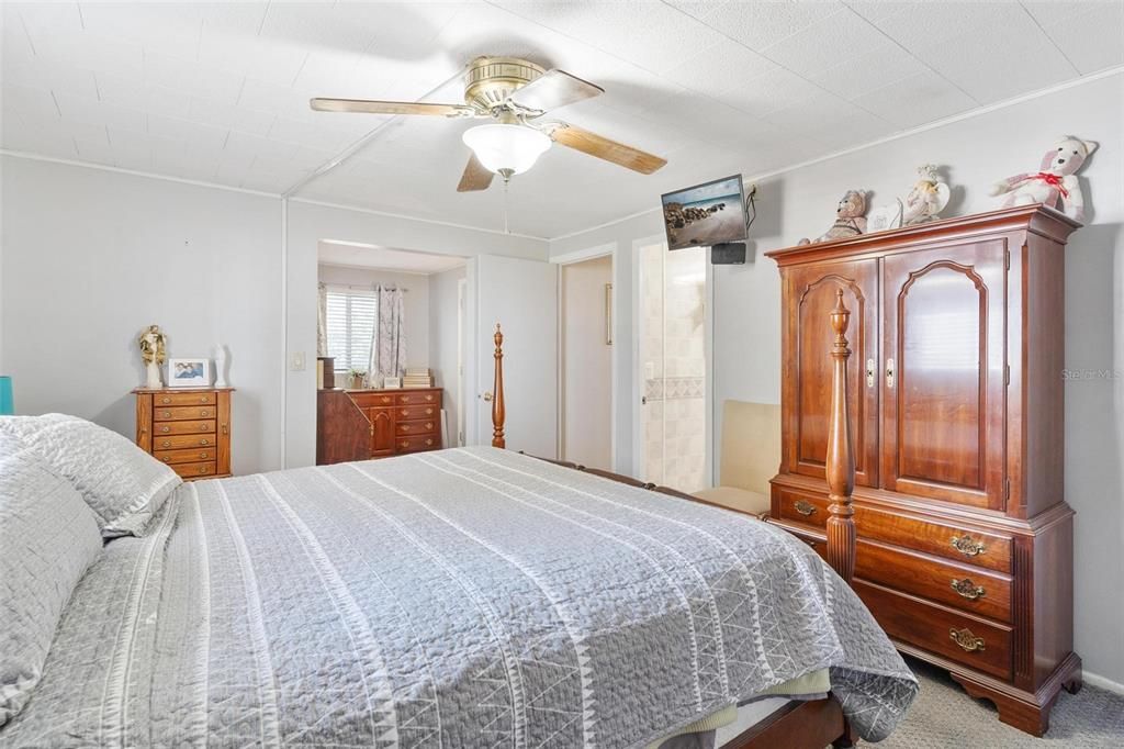 Activo con contrato: $369,000 (2 camas, 2 baños, 1392 Pies cuadrados)