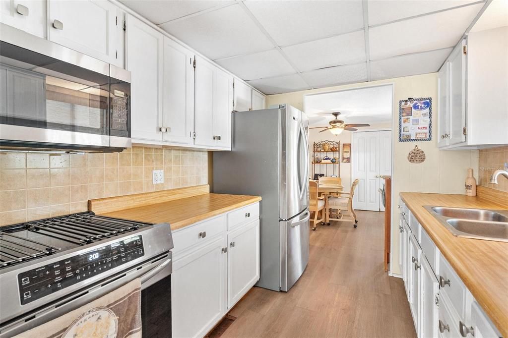 Activo con contrato: $369,000 (2 camas, 2 baños, 1392 Pies cuadrados)