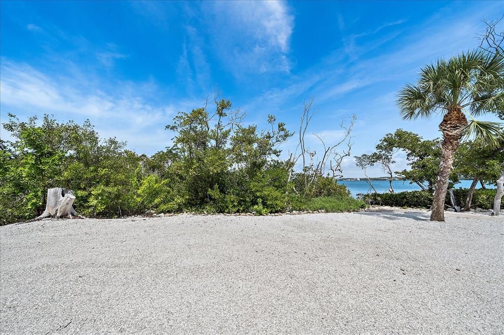 En Venta: $1,290,000 (0.44 acres)