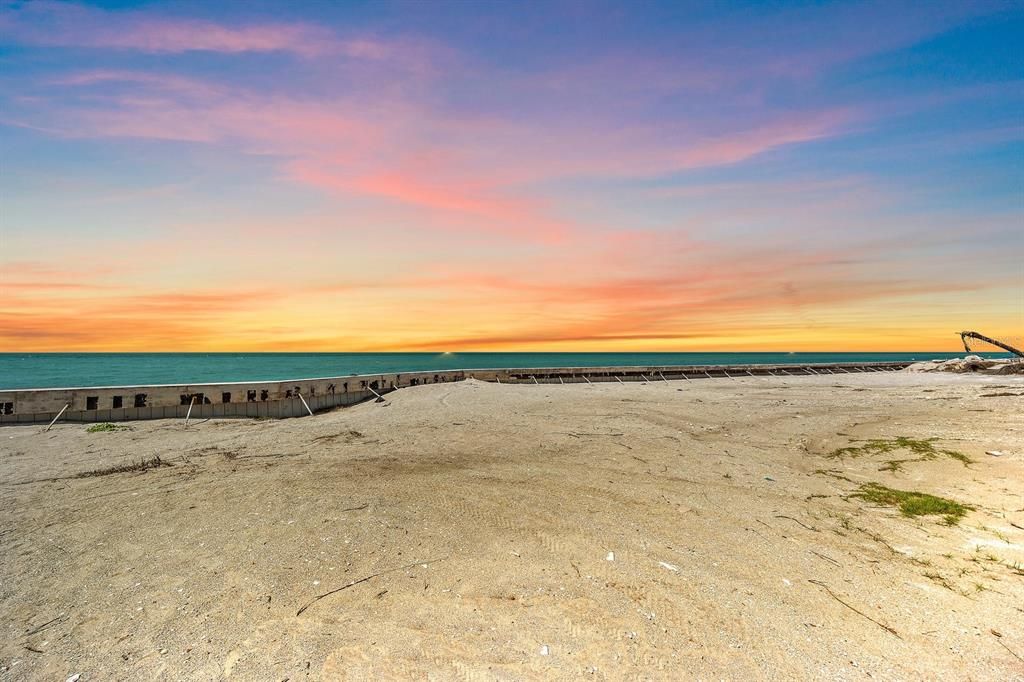 En Venta: $1,290,000 (0.44 acres)