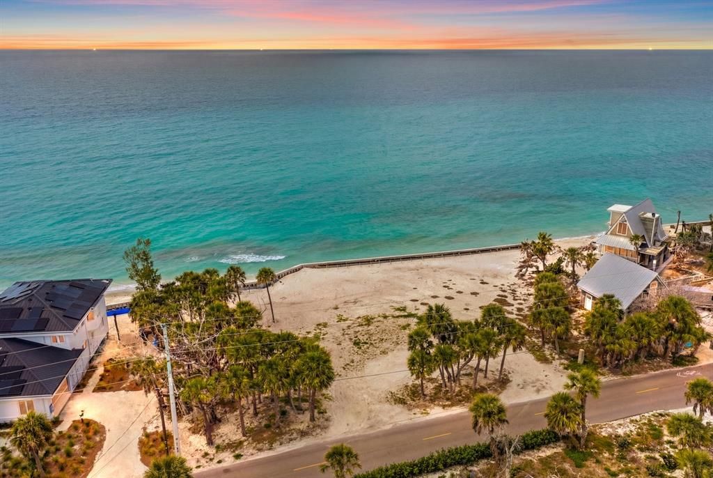 En Venta: $1,290,000 (0.44 acres)
