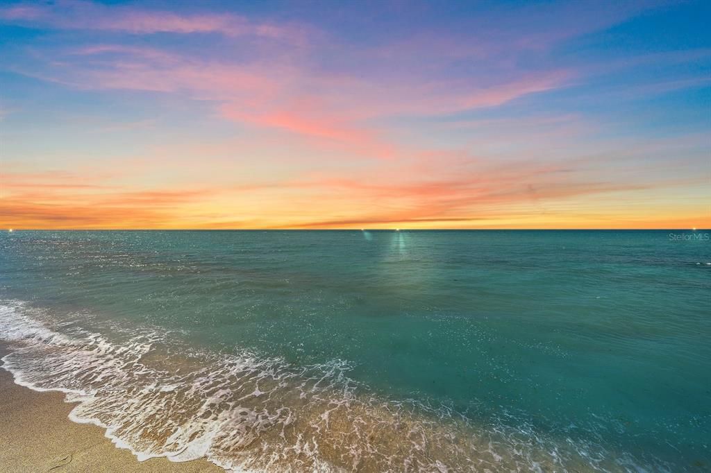 En Venta: $1,290,000 (0.44 acres)