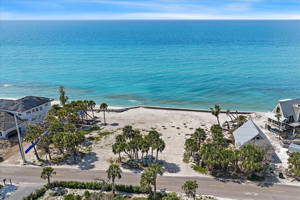 En Venta: $1,290,000 (0.44 acres)