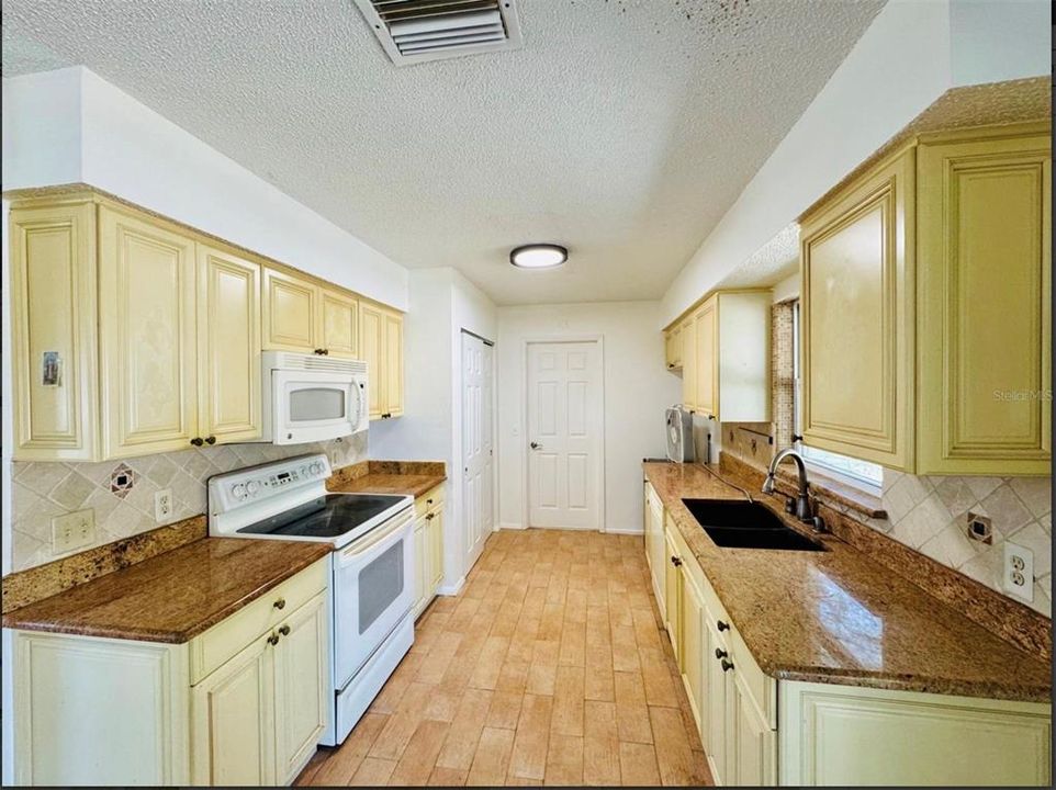 В аренду: $1,795 (3 спален, 2 ванн, 1114 Квадратных фут)