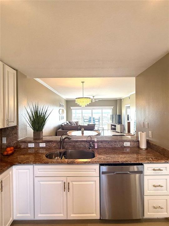 En Venta: $700,000 (2 camas, 2 baños, 1350 Pies cuadrados)