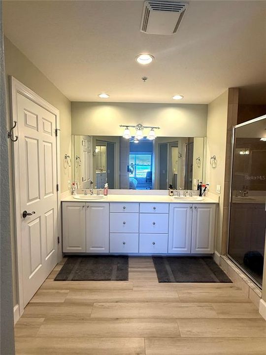 En Venta: $700,000 (2 camas, 2 baños, 1350 Pies cuadrados)