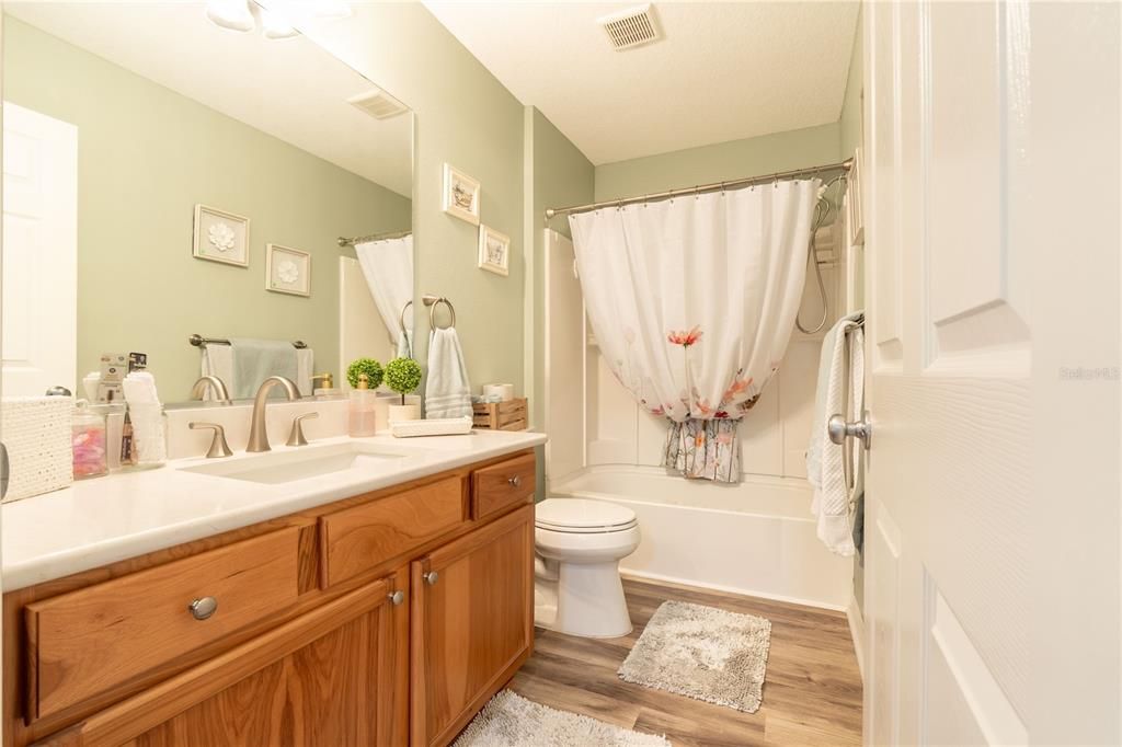 Active With Contract: $310,000 (3 beds, 2 baths, 1237 Square Feet)