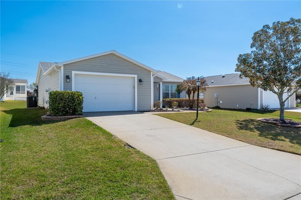 Active With Contract: $310,000 (3 beds, 2 baths, 1237 Square Feet)