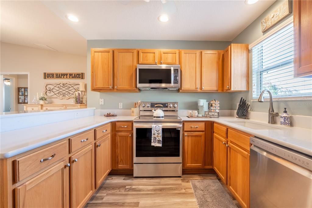 Active With Contract: $310,000 (3 beds, 2 baths, 1237 Square Feet)