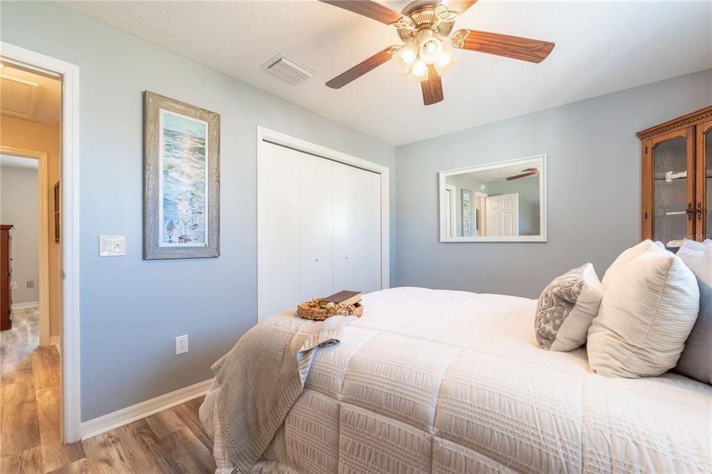 Active With Contract: $310,000 (3 beds, 2 baths, 1237 Square Feet)