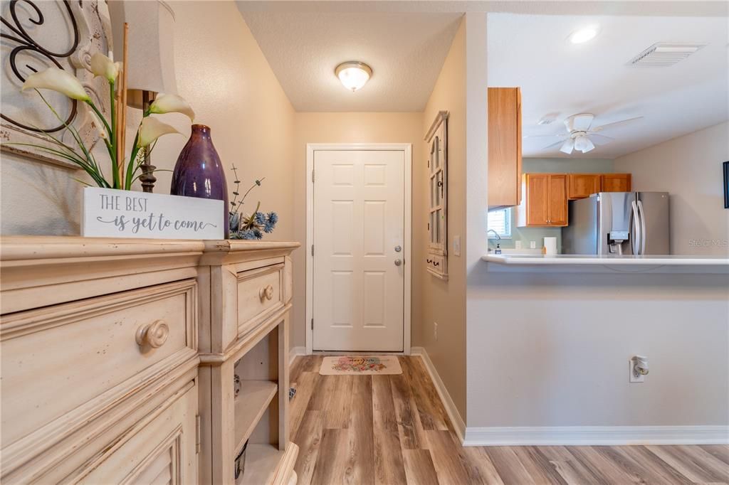 Active With Contract: $310,000 (3 beds, 2 baths, 1237 Square Feet)