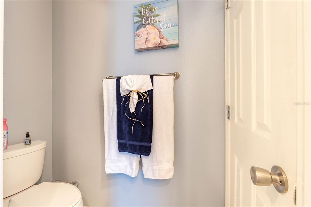 Active With Contract: $310,000 (3 beds, 2 baths, 1237 Square Feet)