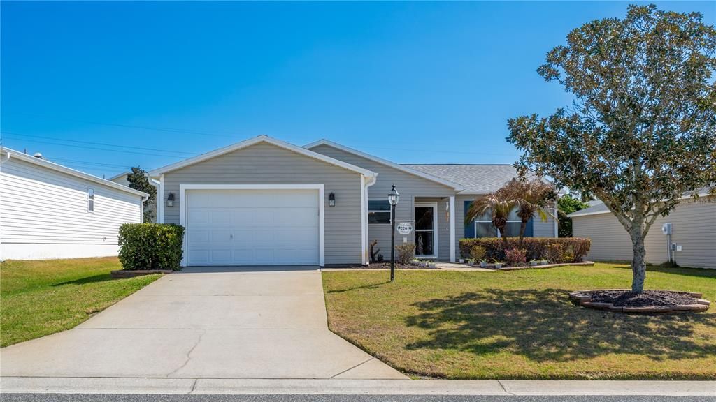 Active With Contract: $310,000 (3 beds, 2 baths, 1237 Square Feet)