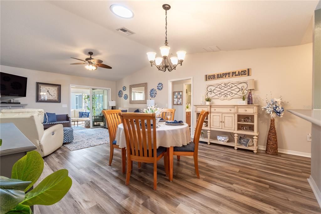 Active With Contract: $310,000 (3 beds, 2 baths, 1237 Square Feet)