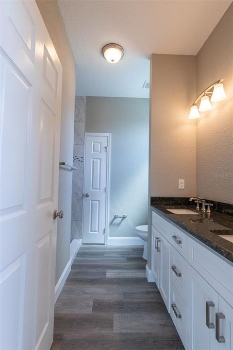 待售: $2,900,000 (5.00 acres)