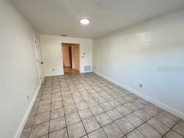 For Rent: $1,595 (2 beds, 1 baths, 900 Square Feet)