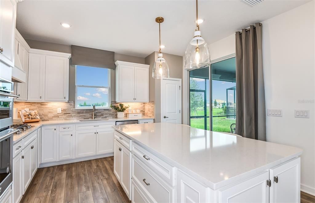 Active With Contract: $404,960 (2 beds, 2 baths, 1471 Square Feet)