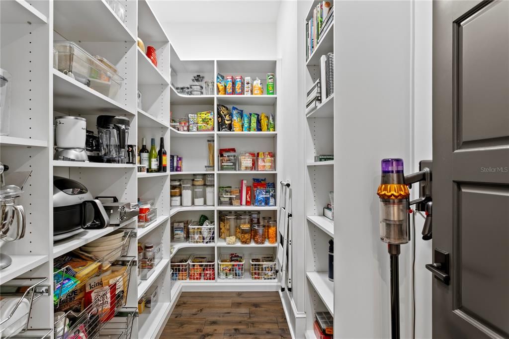 Activo con contrato: $4,495,000 (5 camas, 5 baños, 6050 Pies cuadrados)