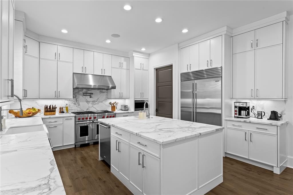 Activo con contrato: $4,495,000 (5 camas, 5 baños, 6050 Pies cuadrados)
