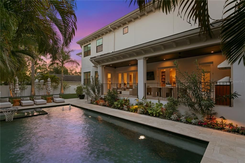 Activo con contrato: $4,495,000 (5 camas, 5 baños, 6050 Pies cuadrados)