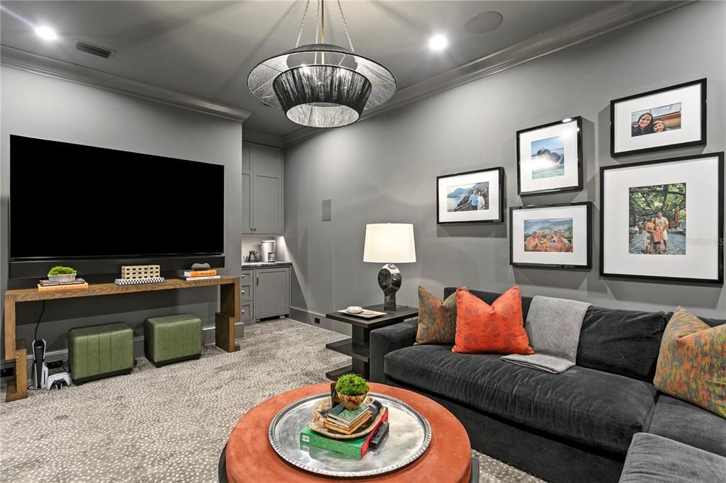 Activo con contrato: $4,495,000 (5 camas, 5 baños, 6050 Pies cuadrados)