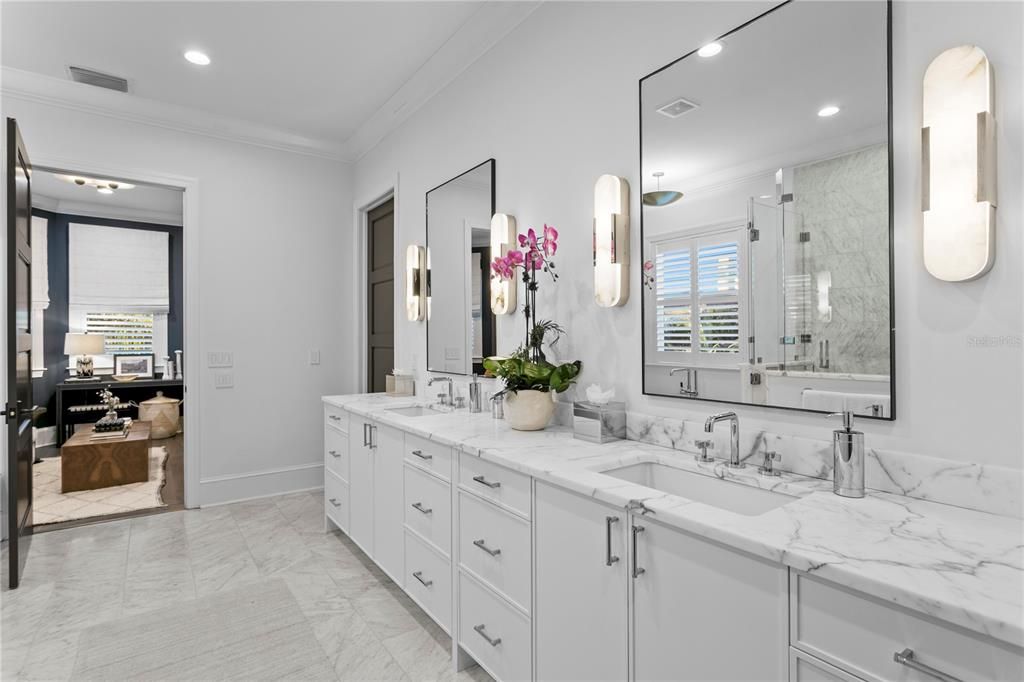 Activo con contrato: $4,495,000 (5 camas, 5 baños, 6050 Pies cuadrados)