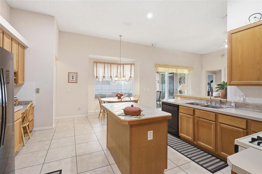 Active With Contract: $495,000 (4 beds, 3 baths, 2553 Square Feet)