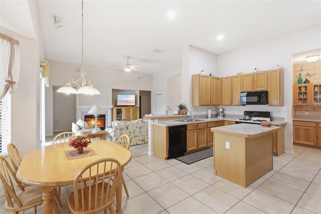 Active With Contract: $495,000 (4 beds, 3 baths, 2553 Square Feet)