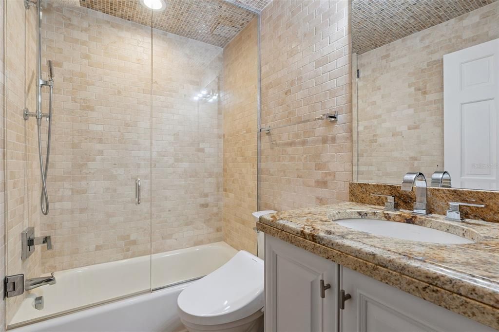 En Venta: $3,299,999 (5 camas, 4 baños, 4417 Pies cuadrados)
