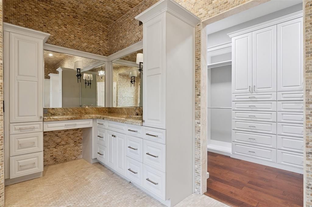 En Venta: $3,299,999 (5 camas, 4 baños, 4417 Pies cuadrados)