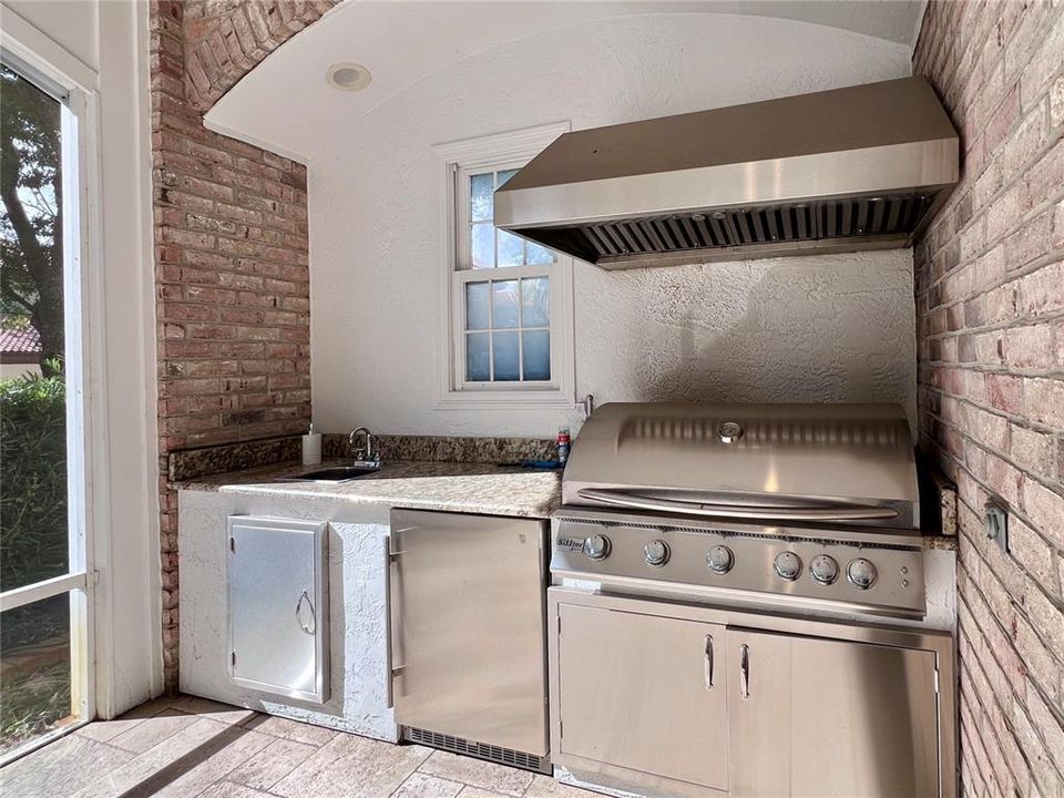 En Venta: $3,299,999 (5 camas, 4 baños, 4417 Pies cuadrados)