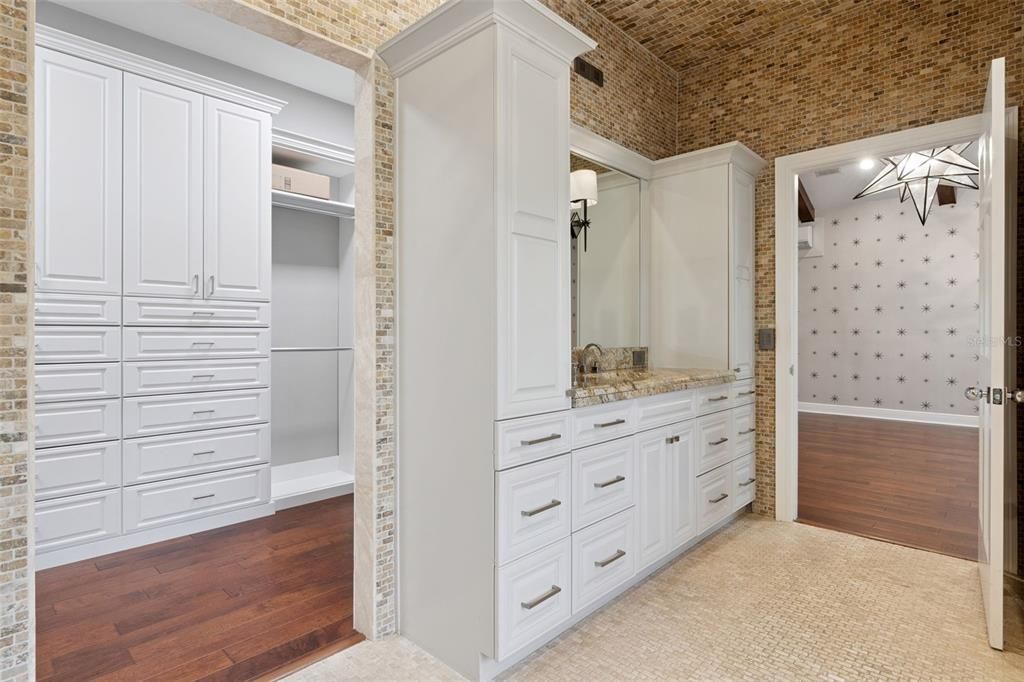 En Venta: $3,299,999 (5 camas, 4 baños, 4417 Pies cuadrados)