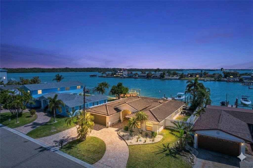 For Sale: $1,299,000 (3 beds, 2 baths, 2253 Square Feet)
