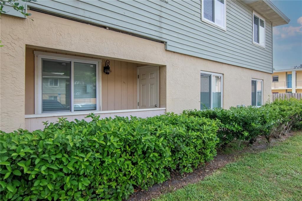 For Sale: $143,900 (2 beds, 2 baths, 918 Square Feet)