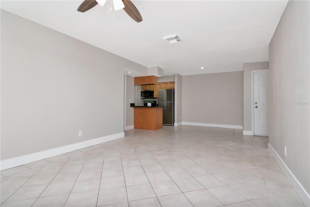 For Sale: $143,900 (2 beds, 2 baths, 918 Square Feet)