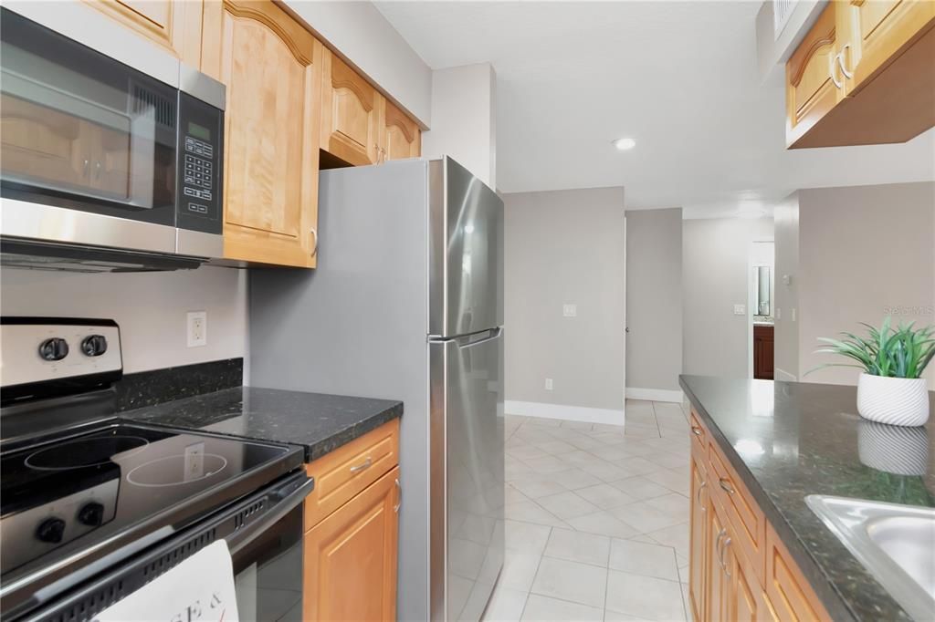 For Sale: $143,900 (2 beds, 2 baths, 918 Square Feet)