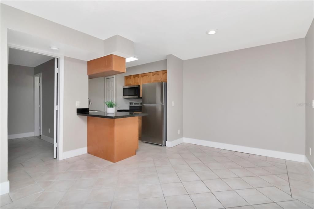 For Sale: $143,900 (2 beds, 2 baths, 918 Square Feet)