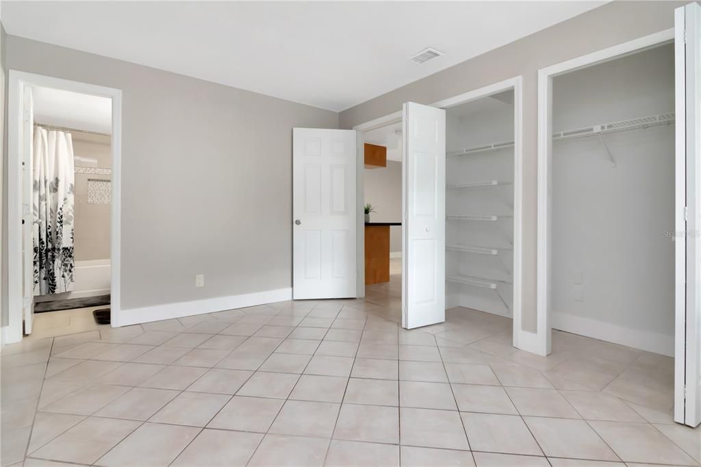 For Sale: $143,900 (2 beds, 2 baths, 918 Square Feet)