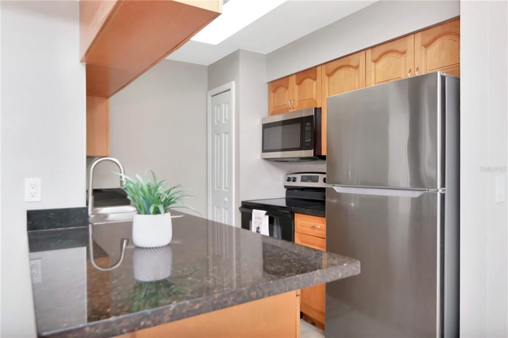 For Sale: $143,900 (2 beds, 2 baths, 918 Square Feet)