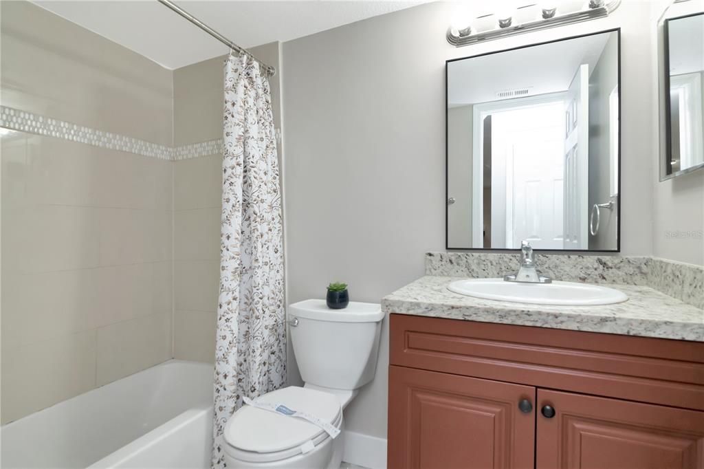 For Sale: $143,900 (2 beds, 2 baths, 918 Square Feet)