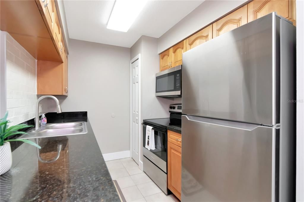 For Sale: $143,900 (2 beds, 2 baths, 918 Square Feet)