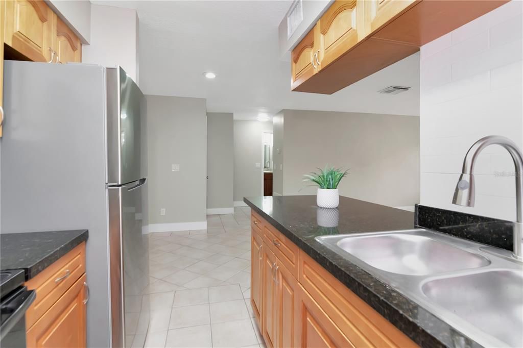 For Sale: $143,900 (2 beds, 2 baths, 918 Square Feet)