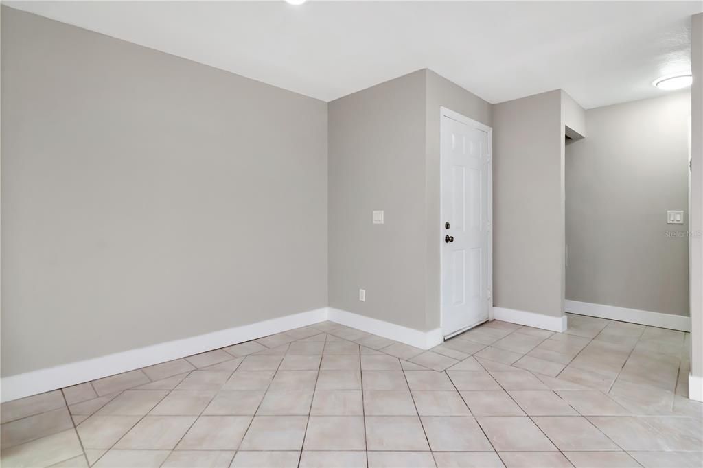 For Sale: $143,900 (2 beds, 2 baths, 918 Square Feet)