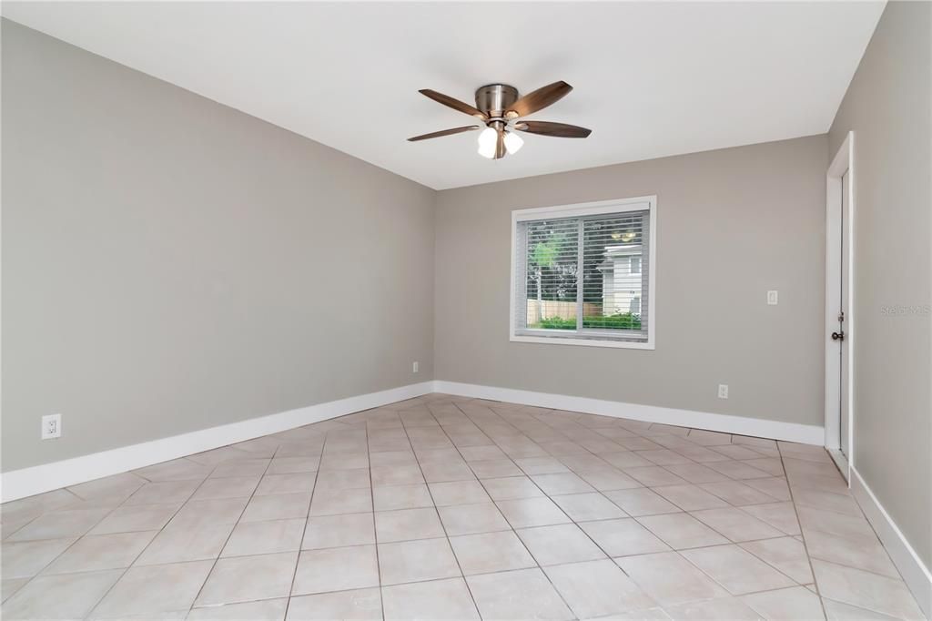 For Sale: $143,900 (2 beds, 2 baths, 918 Square Feet)