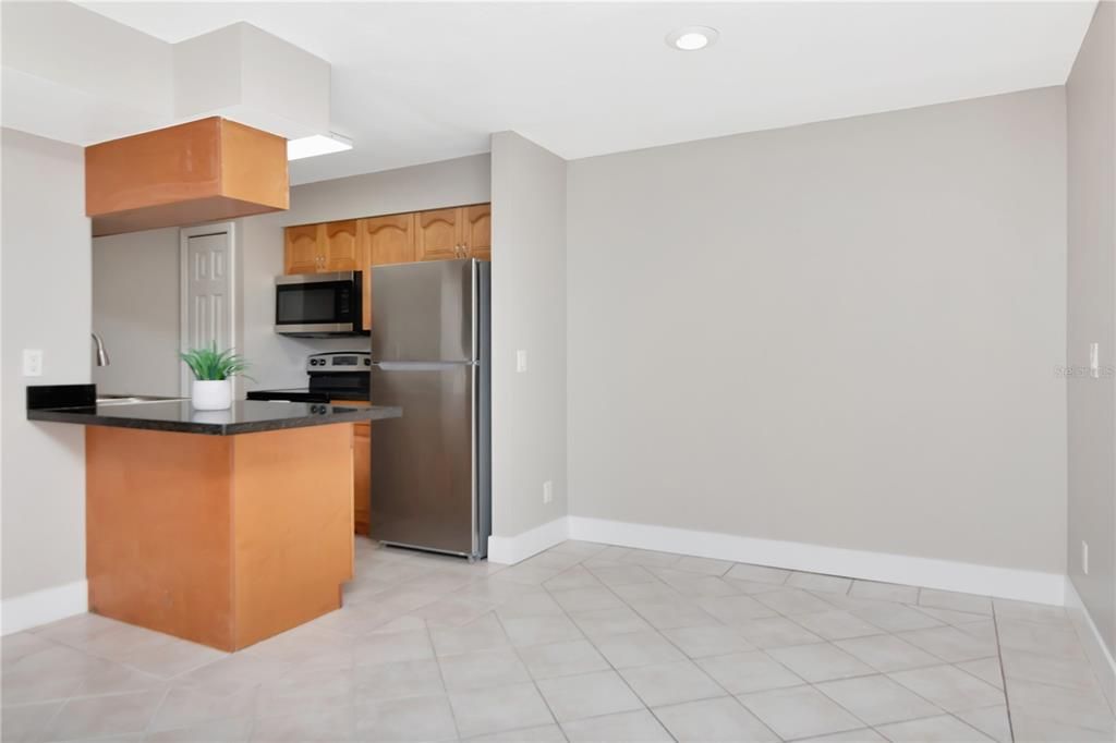 For Sale: $143,900 (2 beds, 2 baths, 918 Square Feet)