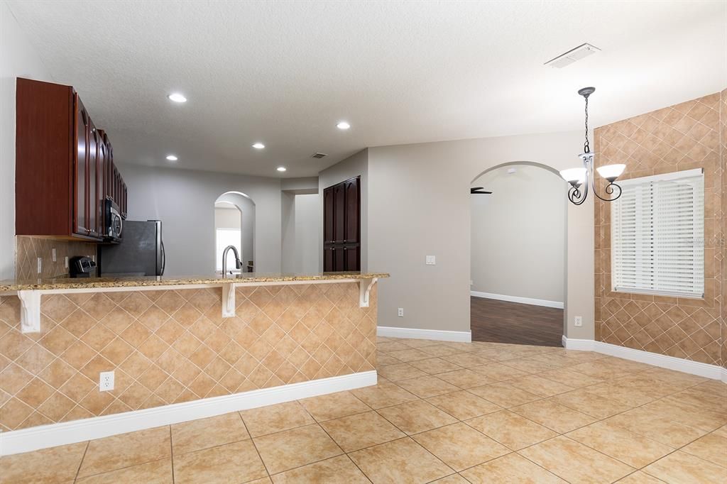 Activo con contrato: $634,900 (4 camas, 3 baños, 2693 Pies cuadrados)