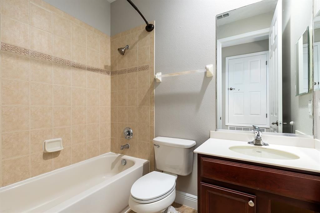 Activo con contrato: $634,900 (4 camas, 3 baños, 2693 Pies cuadrados)