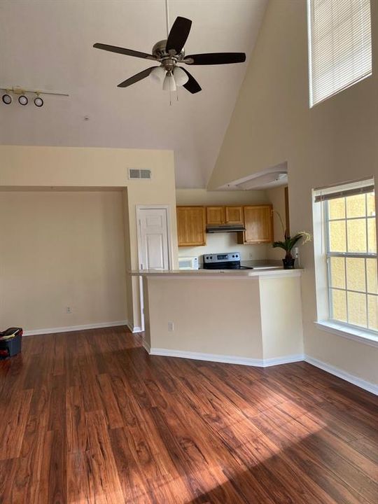For Rent: $1,500 (1 beds, 1 baths, 996 Square Feet)